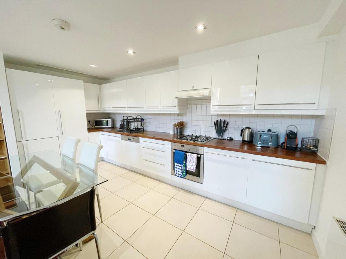 Portobello Dock Canalside Apartment London Exterior photo